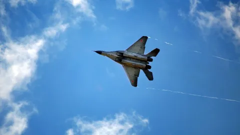 Dos F-18 españoles derriban un dron que había entrado en el espacio aéreo de Rumanía