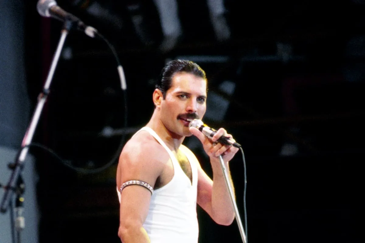 Freddie Mercury piano and microphone to go under the hammer