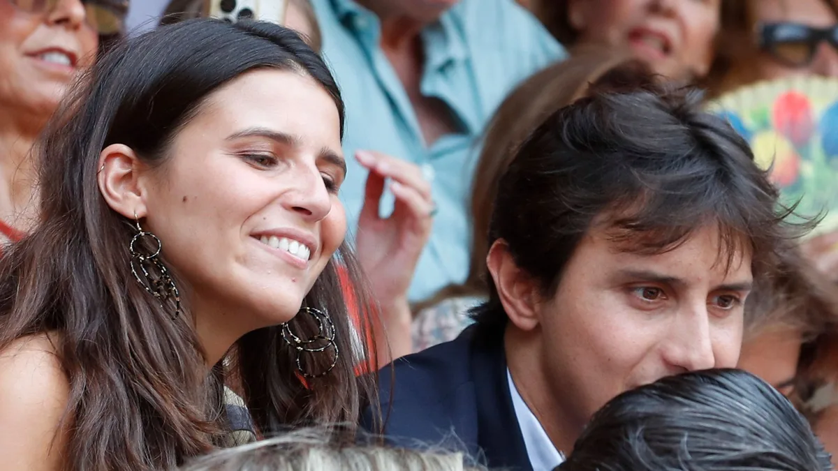 Roca Rey y Tana Rivera protagonizan una escena de película a bordo de un barco por una fecha muy especial: la foto