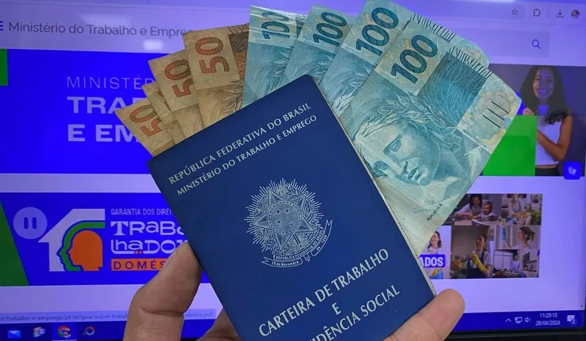 Trabalhadores nascidos em novembro e dezembro recebem abono salarial