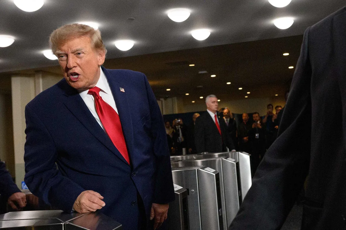 Traicionado por su propio ego: tras el boicot de la TV, Trump recurre a un clásico del manual de Hugo Chávez