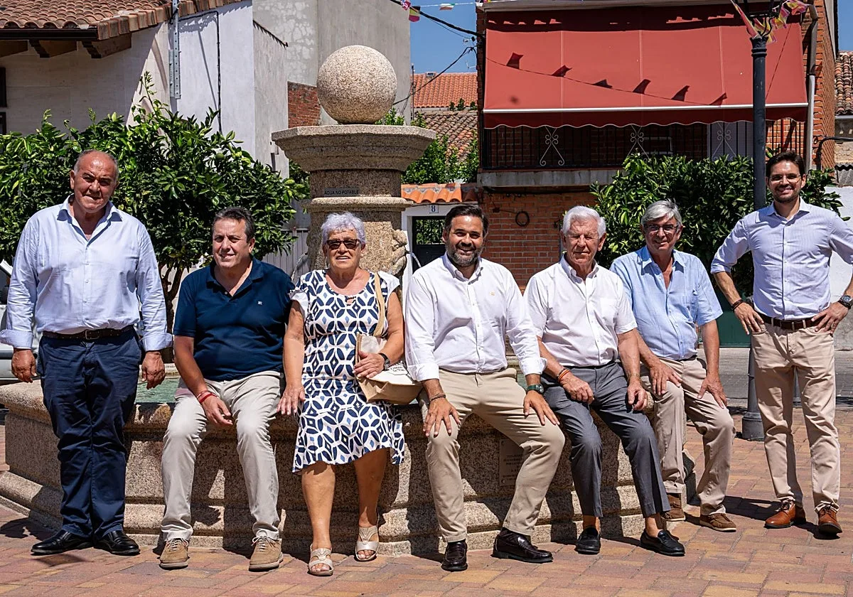 Núñez contrapone la gestión «a pie de calle» del PP con un PSOE que «genera problemas y desaparece»