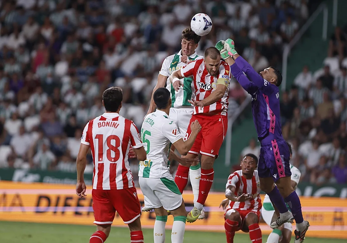 El Córdoba CF se queda sin gol por primera vez en la temporada y confirma su falta de eficacia