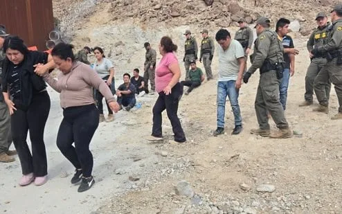 Camión modificado, 31 migrantes y una fuga a México: así terminó un traslado en California