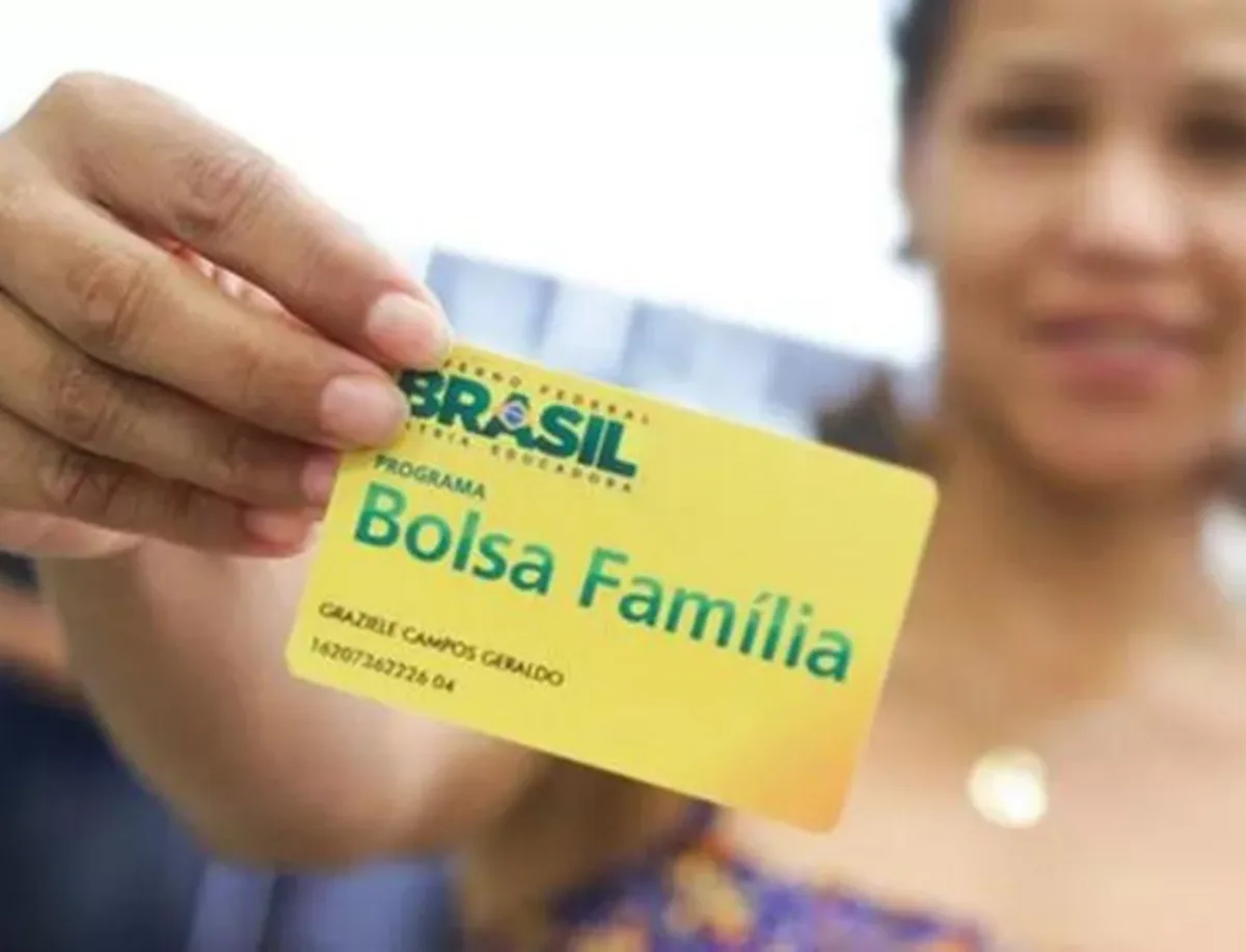 Medo da vitória de Flávio Bolsonaro aumenta entre quem ganha Bolsa Família