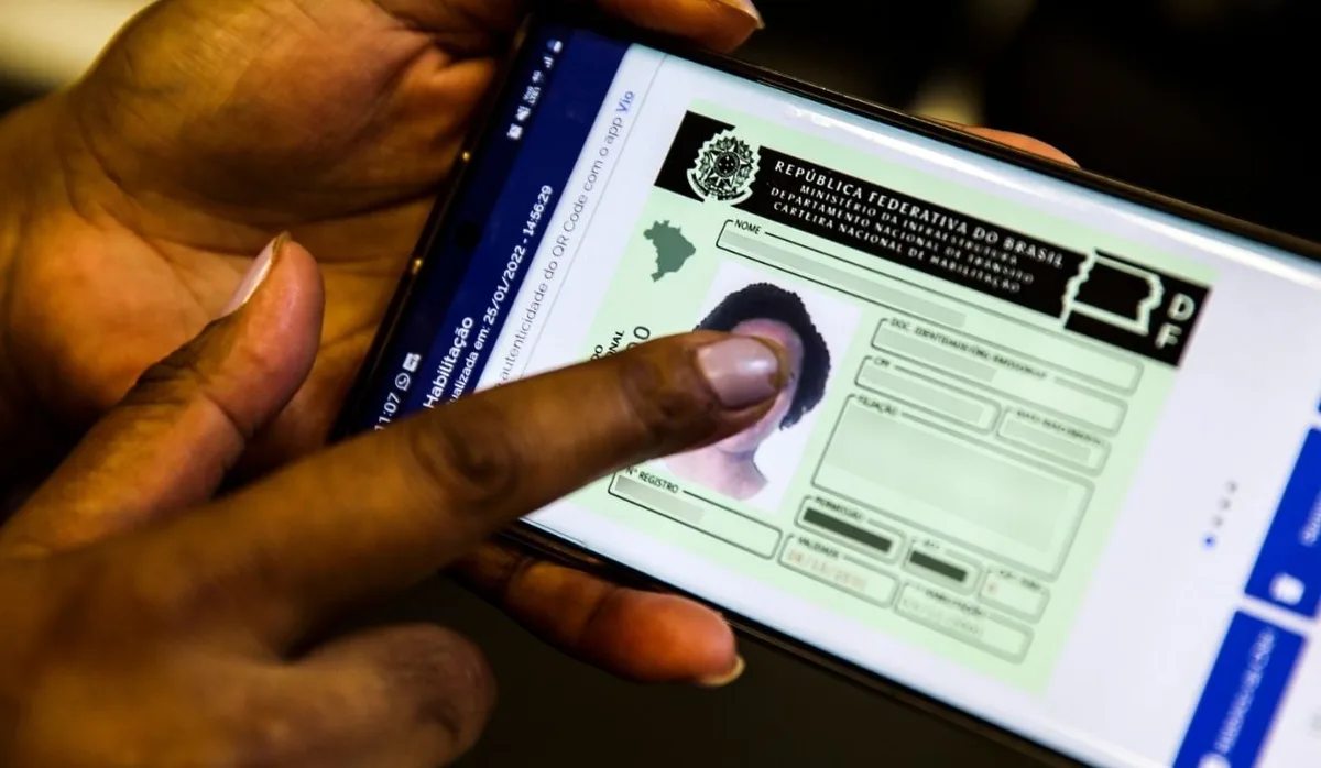 Agente de trânsito pode recusar a CNH digital? Entenda as regras