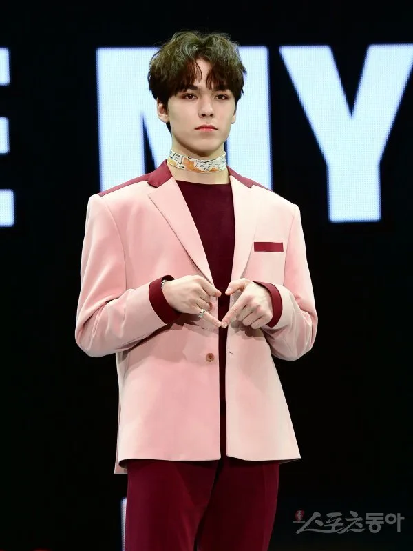 “K팝이 너무 미국 팝 같아졌다”…세븐틴 버논의 질문