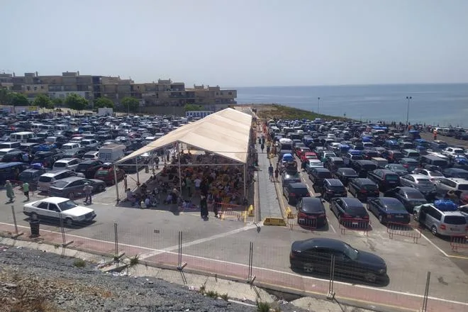Así son los campamentos de migrantes en Ceuta: módulos militares con literas, agua potable y zonas segregadas para ordenar la crisis de acogida