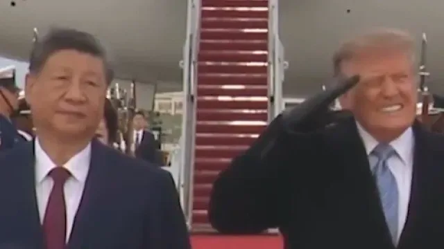 Bombardeiro sobrevoa Trump e Xi. Reação dos dois é (diferente e) viral