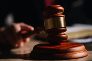 Ministro do STJ homologa acordo que mantém condenado por improbidade no TJ-PE