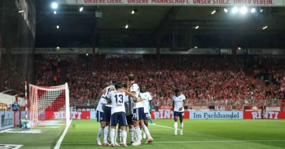 Schalke encerra jejum de 1.203 dias e volta a vencer na Bundesliga
