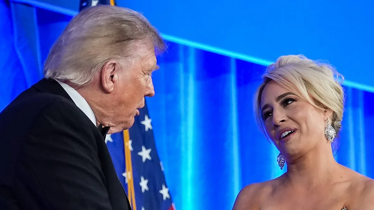 White House Reporters Find New Way to Bow to Donald Trump
