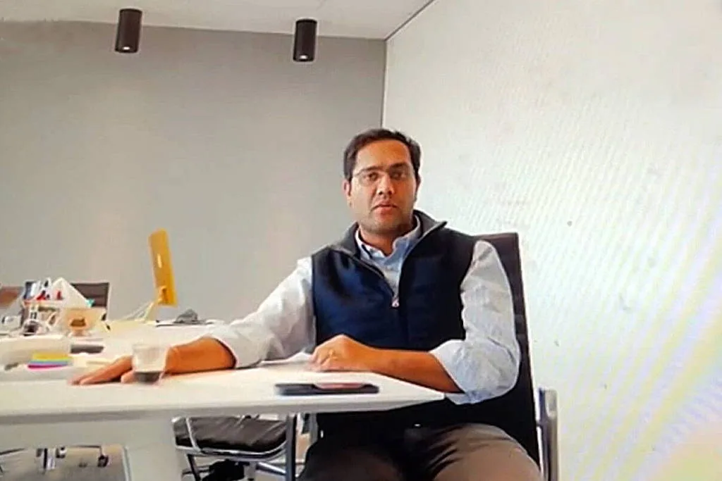 CEO que demitiu 900 pelo Zoom é demitido da própria empresa