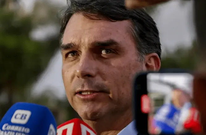 Lula faz mais mal ao Brasil do que a pandemia, diz Flávio Bolsonaro