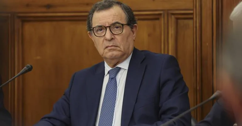 Ministro da Economia diz que redução do IVA é "controversa"