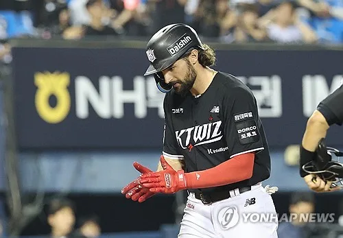 이강철 kt 감독 "힐리어드 둘째, 100타점 순간 태어나길"