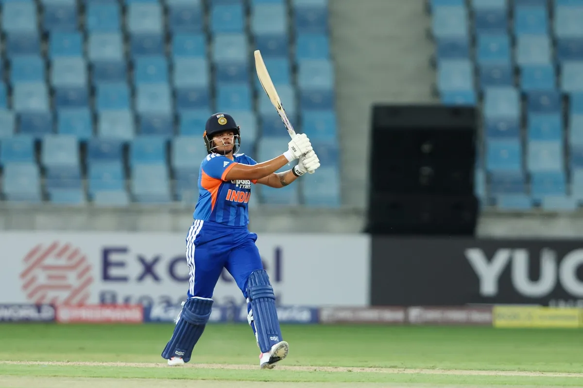 India shrug off middle-order collapse to post big win