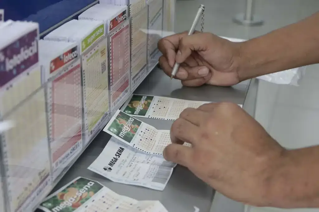 Mega-Sena acumula em R$ 50 milhões e 51 apostas de MS levam a quadra
