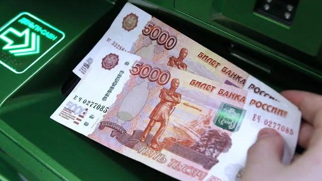 Реальные зарплаты в России в июне выросли на 3,4 процента