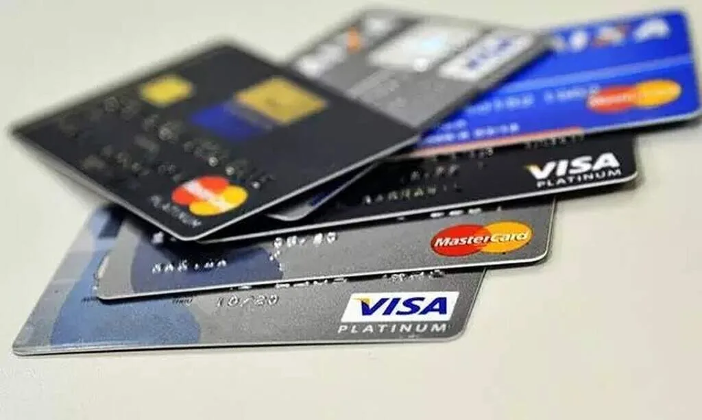 Maioria prefere pagar contas no cartão de crédito, aponta enquete