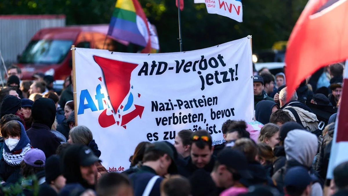 In der Innenstadt: Hunderte Menschen protestieren gegen AfD-Jugend