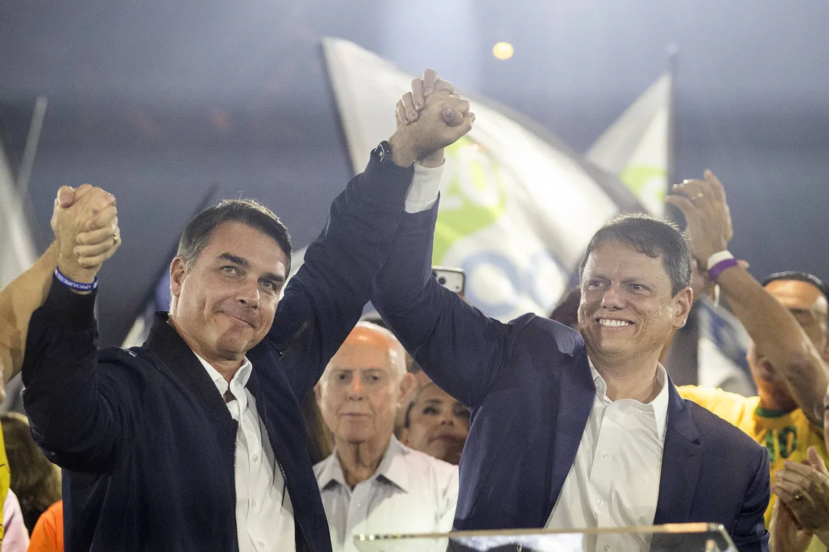 Tarcísio vai ao STF contra Lula após citar empréstimo em debate e Flávio falar em 'vingança' de petista