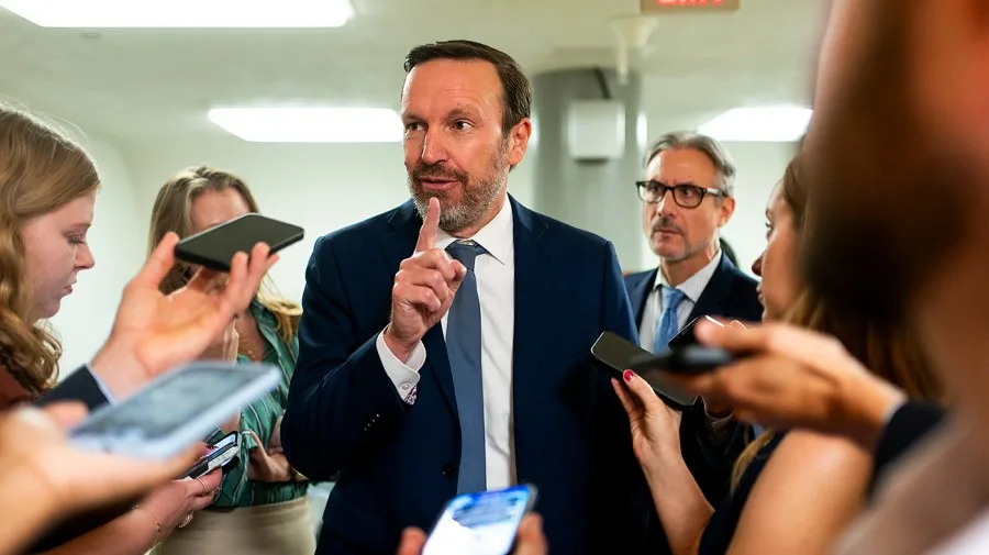 Murphy takes fight against Iran war to Middle East