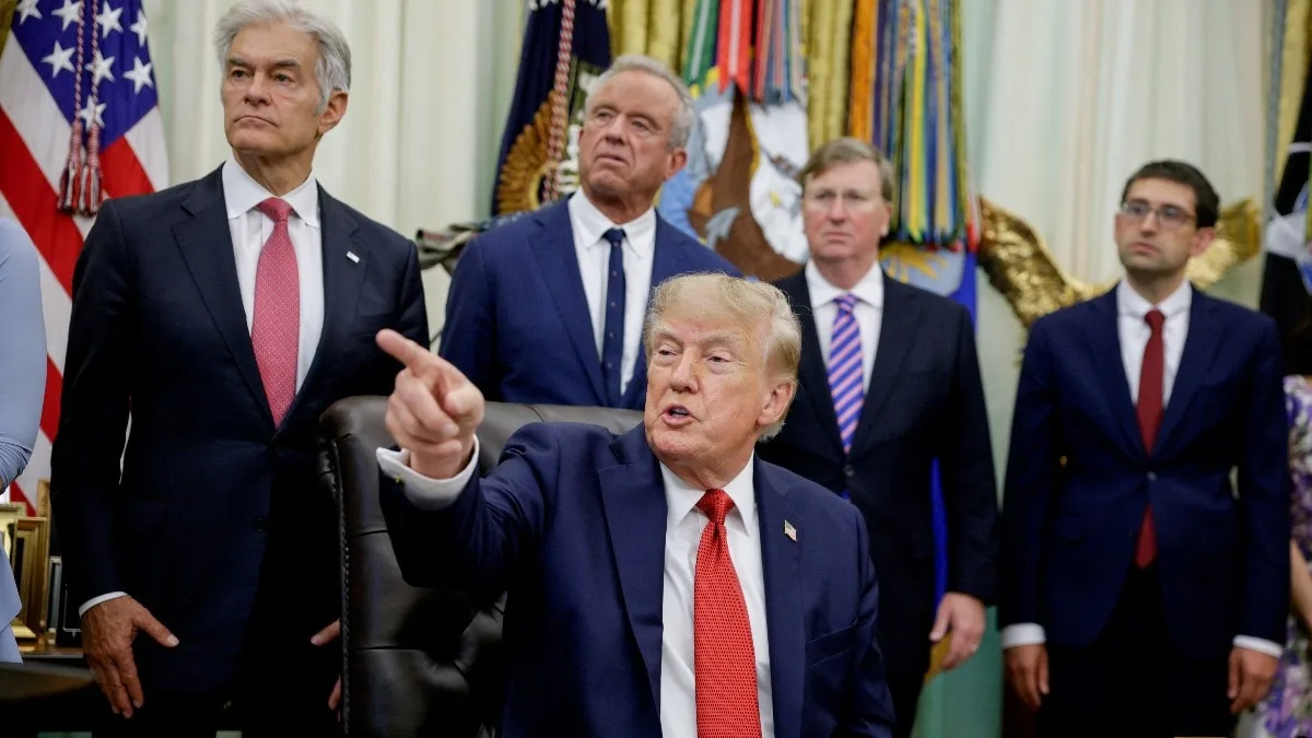 Trump bans three major news outlets from White House, cites 'fake news'