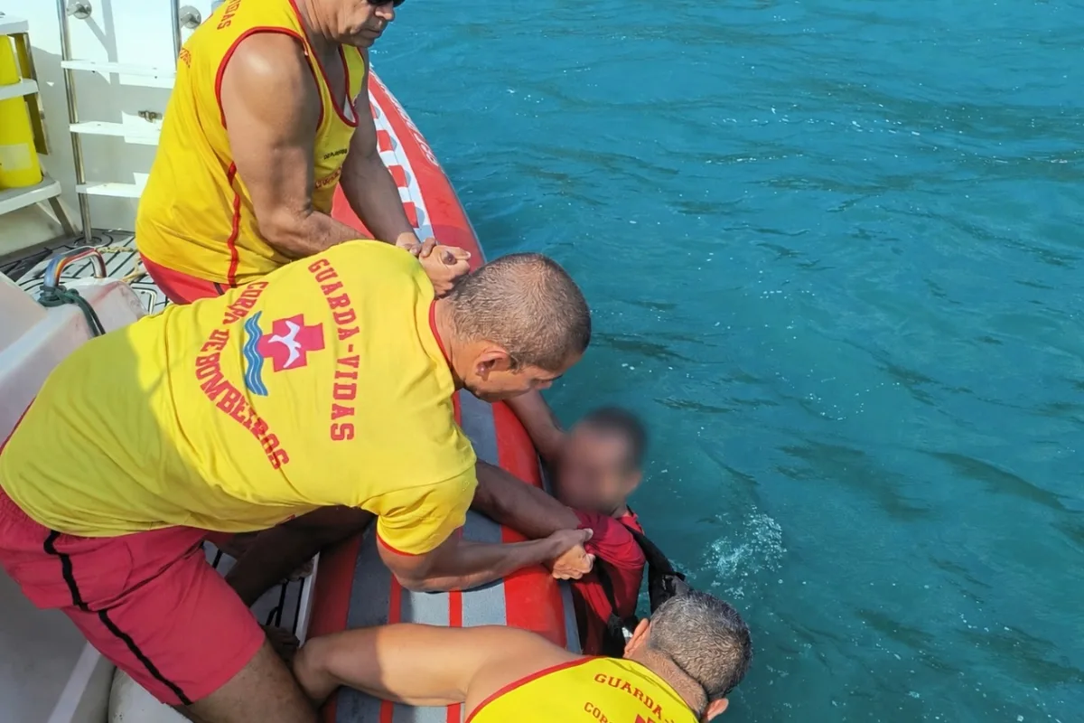 Homem furta carne, foge pelo mar e acaba resgatado após se afogar