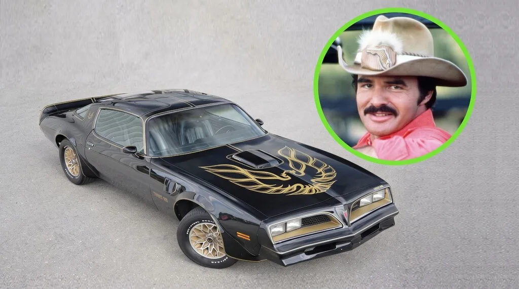 Un director de Pontiac le prometió a Burt Reynolds un Trans Am nuevo al año de por vida por sacarlo en sus películas. Su sucesor terminó con el sueño por algo que no tenía que ver con autos