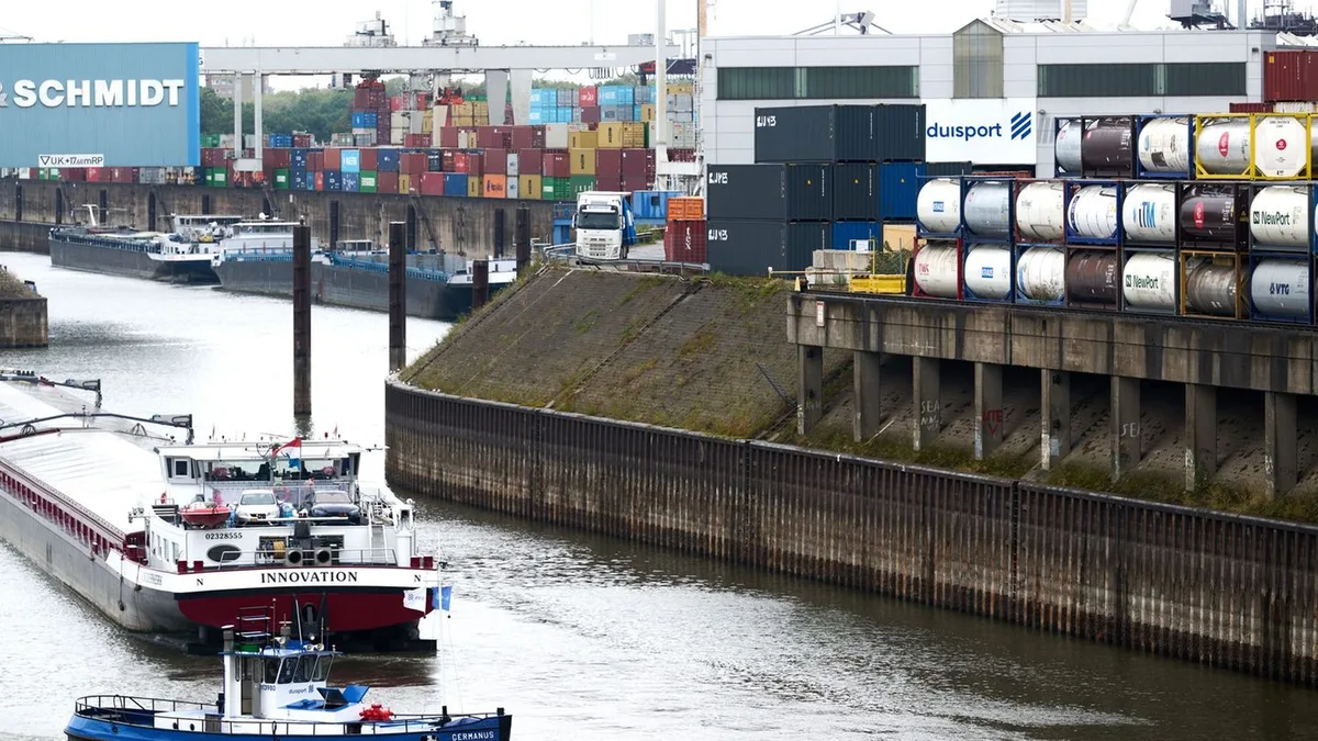 Binnenschifffahrt: Extrem-Niedrigwasser: Mehr Schiffe laufen Hafen Duisburg an