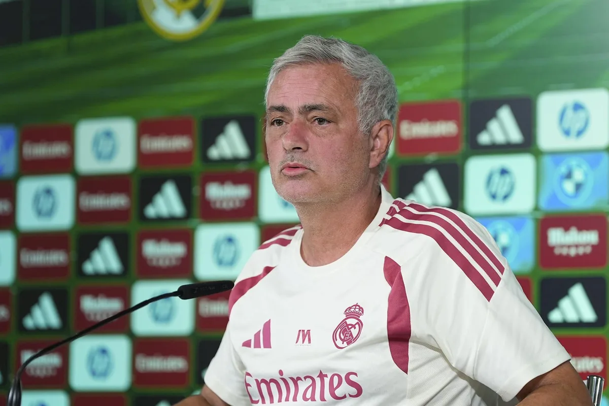 José Mourinho: "Cada vez es más difícil escuchar alguna cosa positiva del Real Madrid"