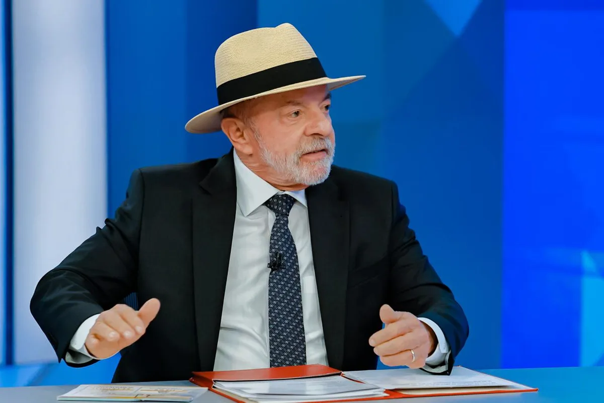 Lula supera rivais na Globo, mas passa 22 minutos na defensiva sobre corrupção
