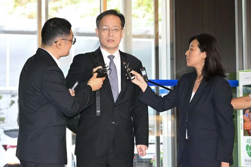 이형일, 과천 아파트 비거주 논란에 “재건축으로 멸실 중”