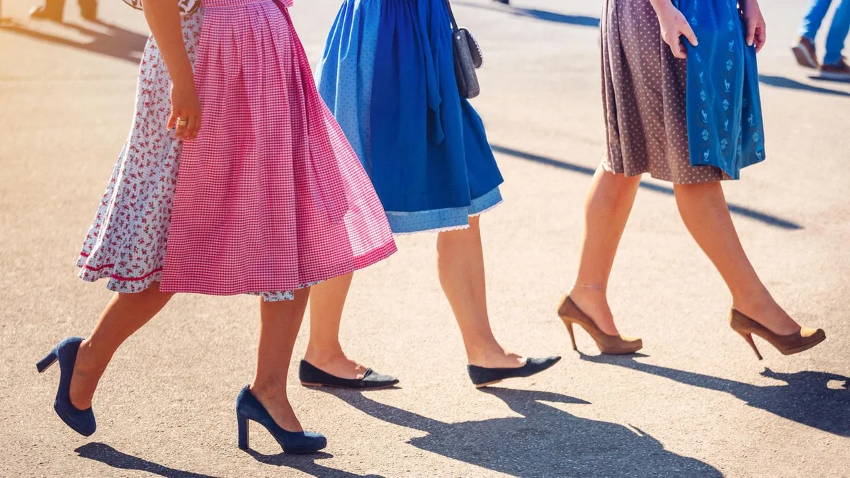 Oktoberfest 2026: Auffällig oder dezent: Welche Schuhe passen zum Dirndl?