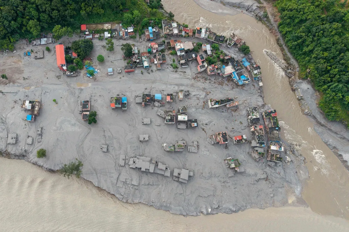 Video: suben a 538 los muertos por las inundaciones en Nepal