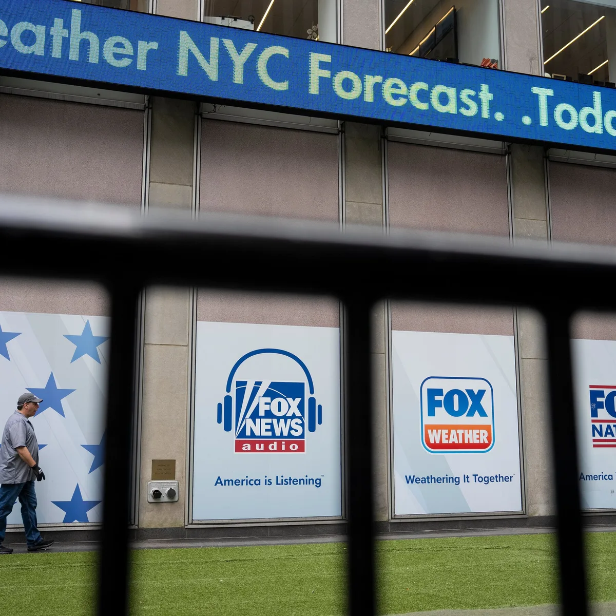 Fox News Finds Itself at Odds With Trump on Press Ban