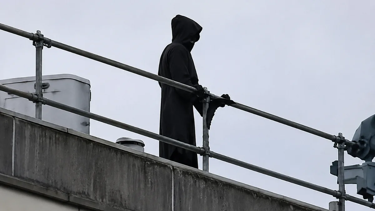 Man dressed as ‘Grim Reaper’ climbs onto hospital roof with long blade and stares at patients