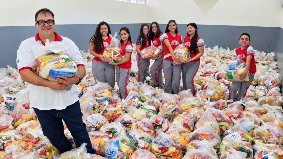 Colégio Meta arrecada mais de 1,6 mil cestas básicas em comemoração aos 48 anos