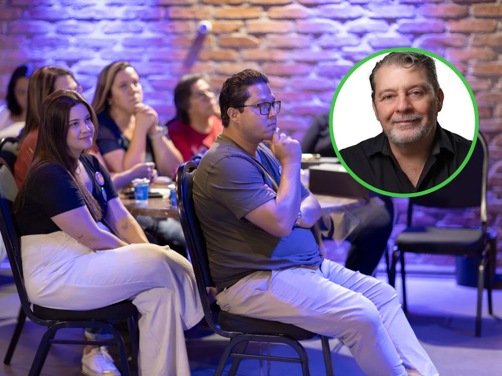 Donald Robertson, terapeuta: "Repetimos lo que oímos como pericos, sin entenderlo realmente ni saber lo que significa"