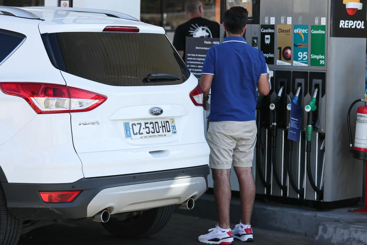 Gasóleo baixa 7,5 cêntimos e gasolina sobe 1,5 cêntimos na próxima semana