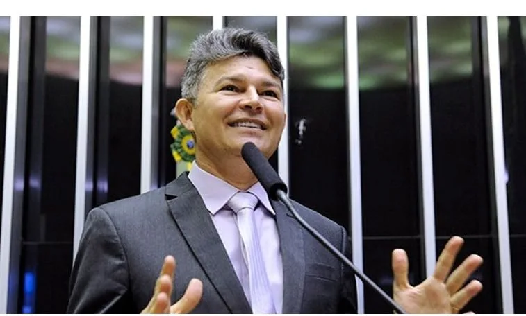 Bolsonarista apoiado por Flávio ironiza seu eleitor: “bebe detergente”