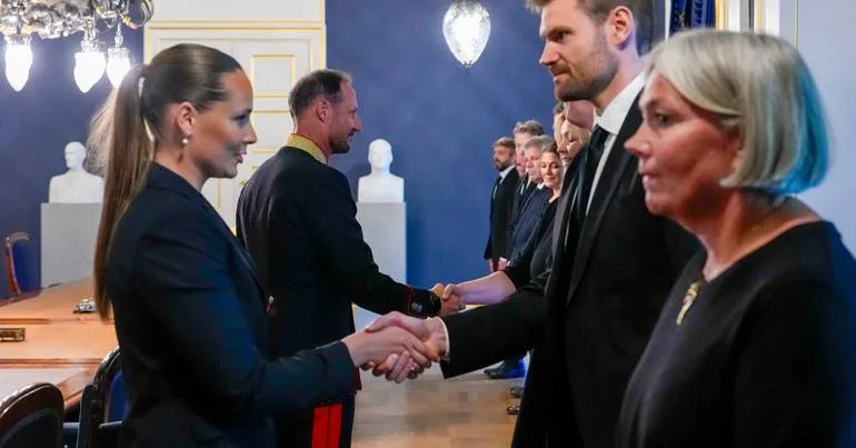Do funeral à bênção: os próximos passos no trono da Noruega