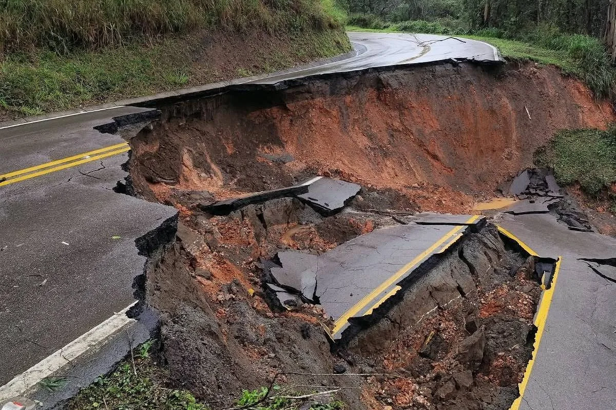 Chuvas no PR destroem trechos de rodovias, e cidades estão sem água e energia; dois estão desaparecidos