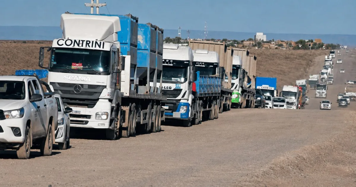 El crecimiento del transporte de arenas para Vaca Muerta pone a prueba las rutas y obliga a pensar nuevas vías de traslado