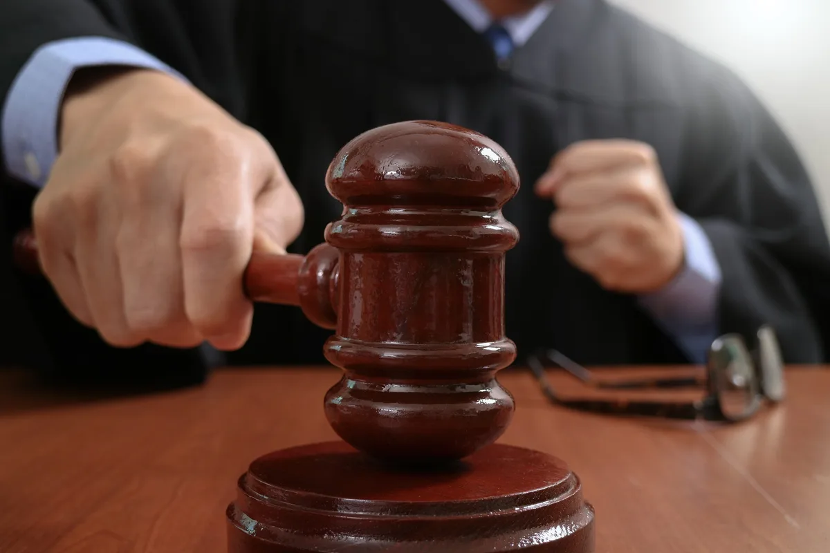 Les donó su casa a los vecinos, pero la abandonaron en un geriátrico: la Justicia les sacó la propiedad por “ingratos”
