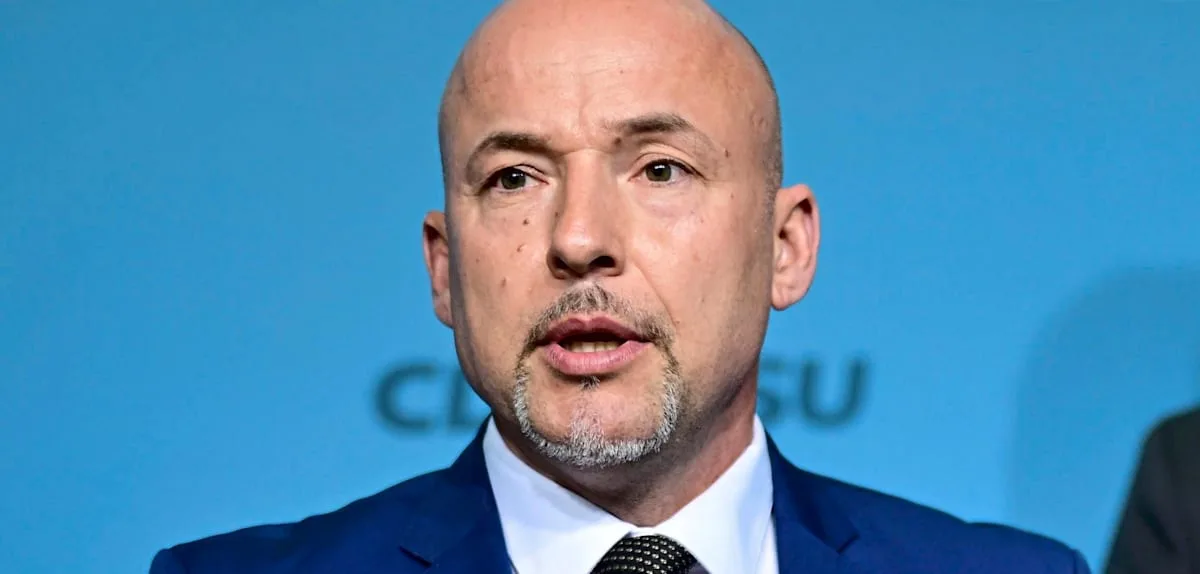 „Sie verrät deutsche Interessen“ – CSU-Landesgruppenchef Hoffmann greift AfD wegen Russlandnähe an