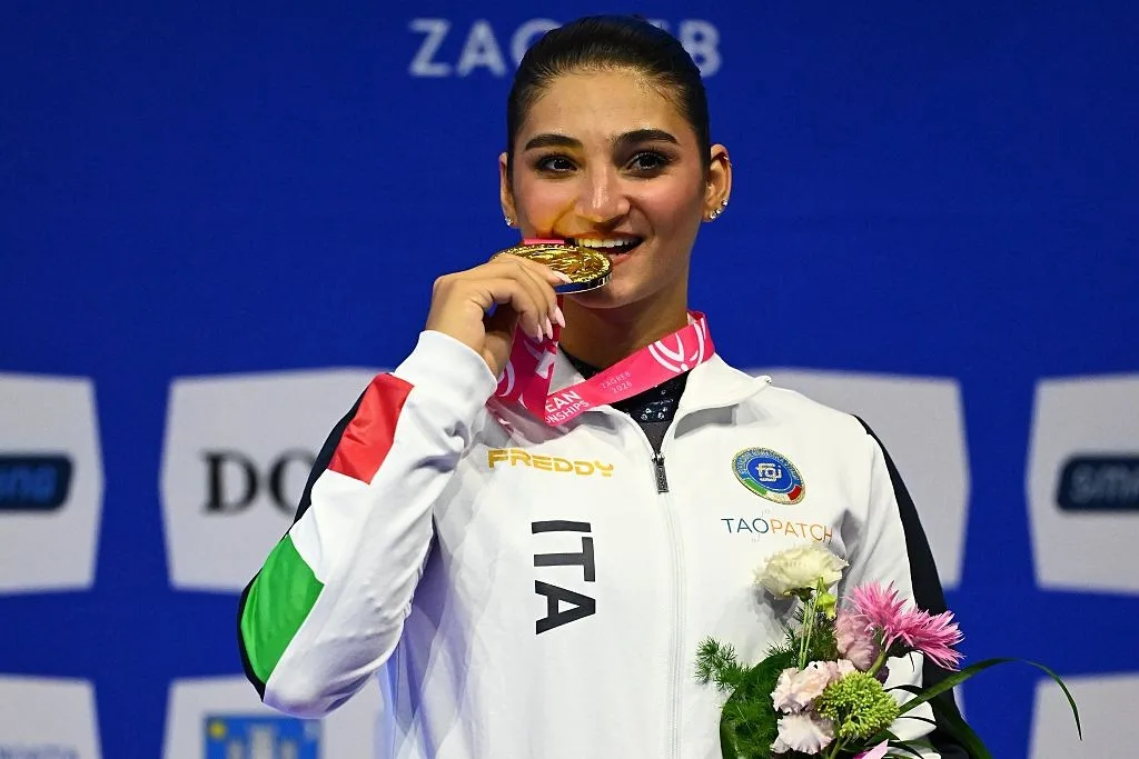 Ginasta italiana conquista três medalhas no Europeu após ser alvo de comentários sobre seu corpo