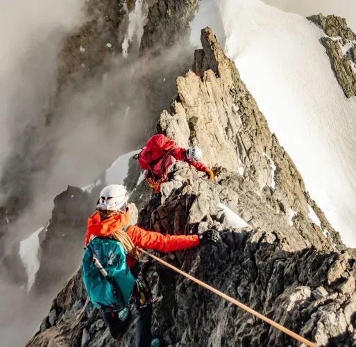Corpos de dois alpinistas desaparecidos há 34 anos são encontrados após derretimento de geleira na Suíça (Foto: Unsplash)