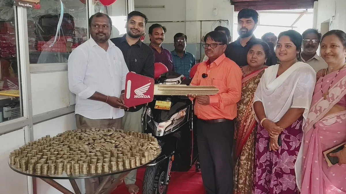Telangana Man Buys Rs 1.23-Lakh Honda Activa Using Rs 10 Coins Saved Over 3 Years